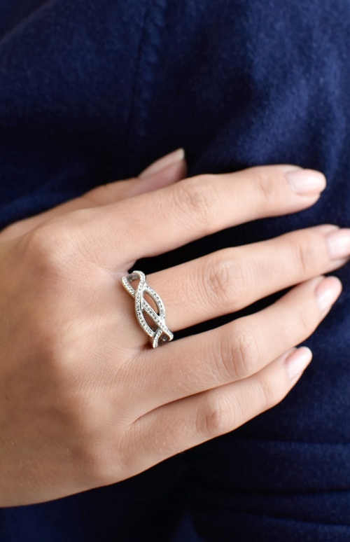 Stříbrný prsten dekorován krystaly Swarovski