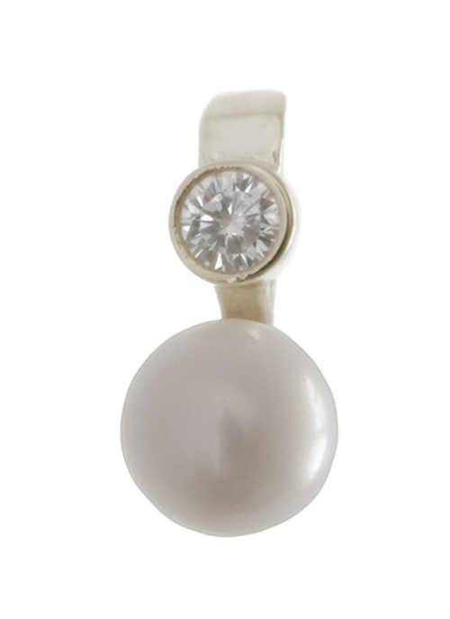 Přívěsek z bílého zlata dekorovaný perlou