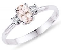 Romantický zásnubní prsten k žádosti o ruku