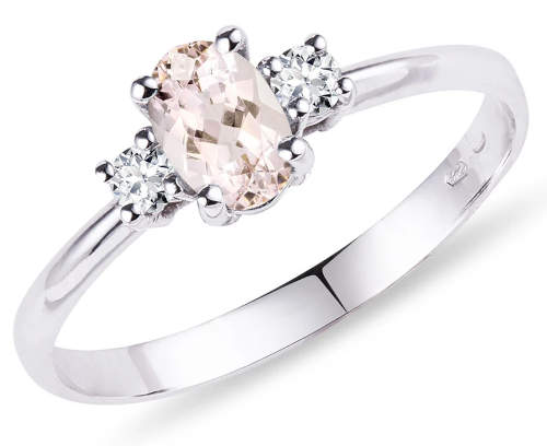 Romantický zásnubní prsten k žádosti o ruku