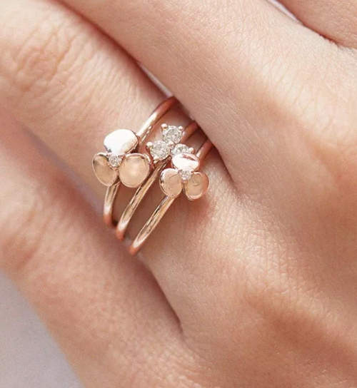 Krásný prsten z růžového zlata s trojlístkem